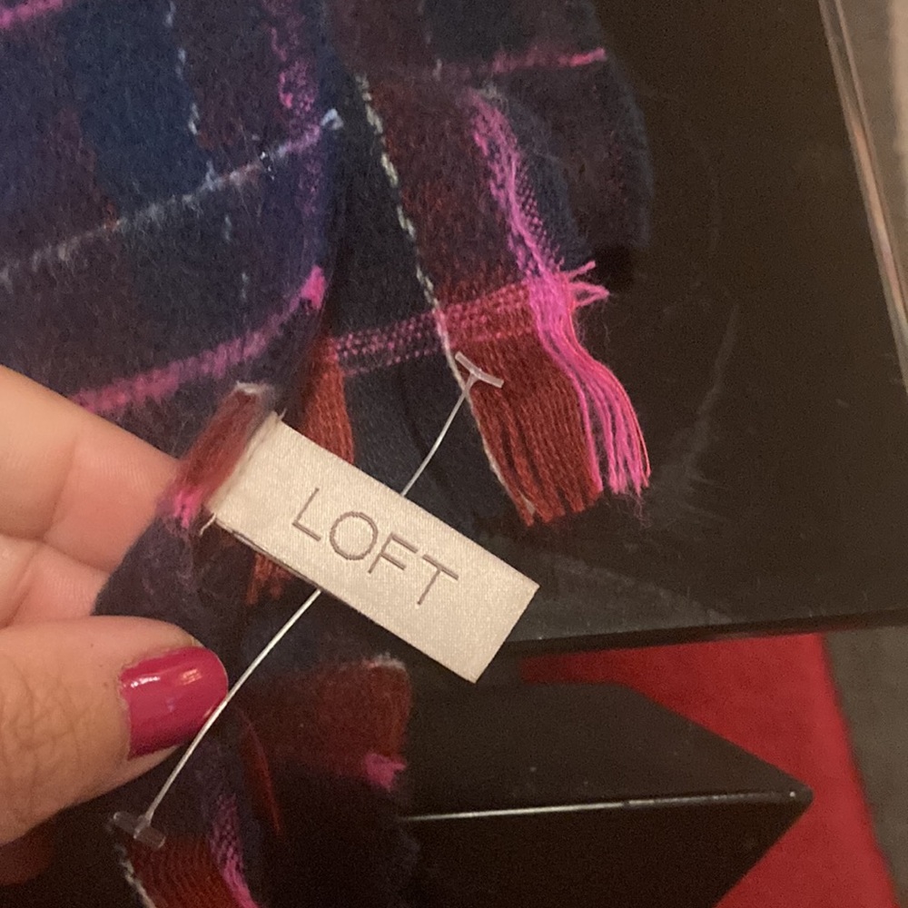 Loft Woman Wrap - Picture 2 of 2